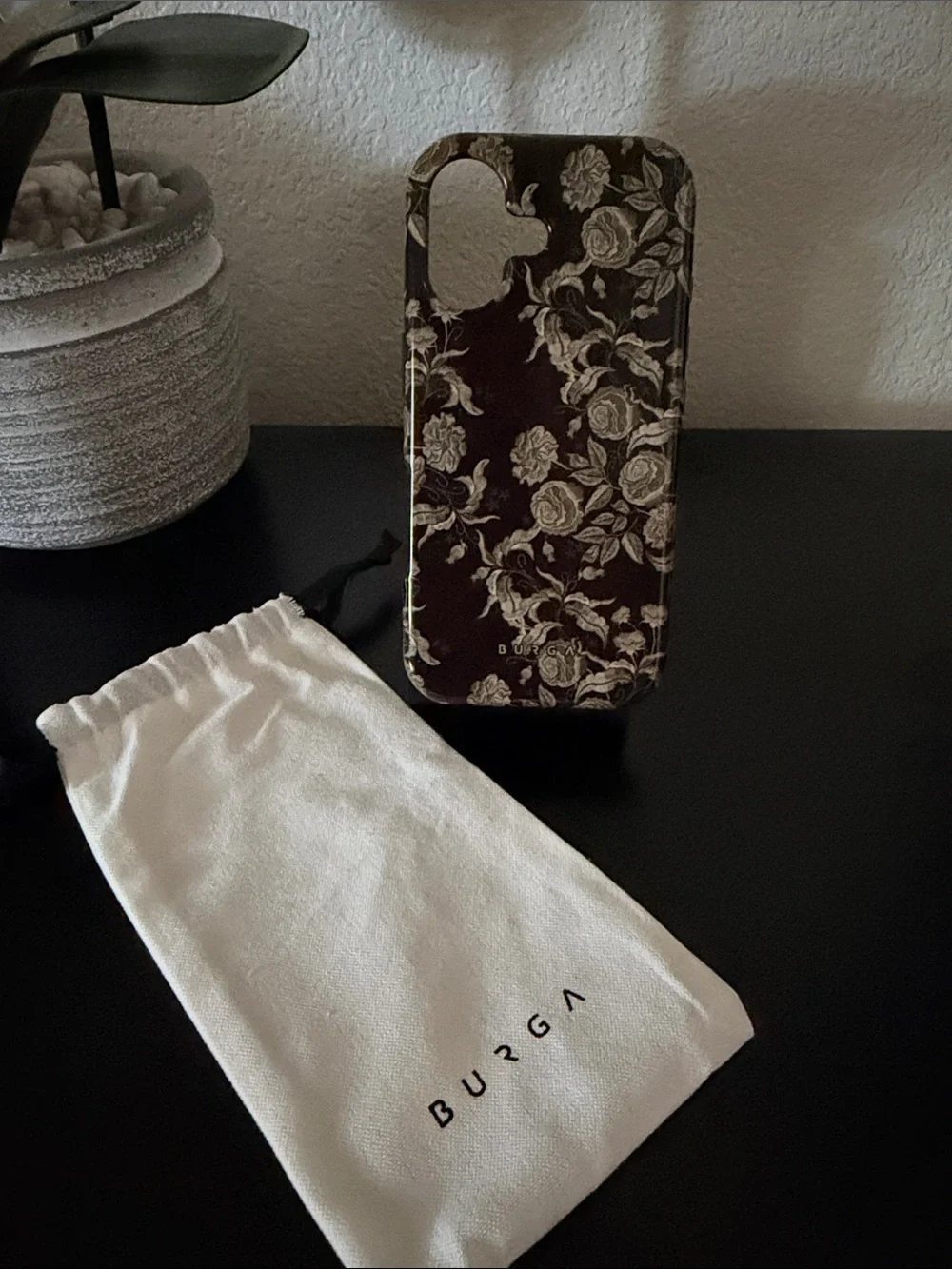 Floral Rose Pattern iPhone 17 Case - Black & Gold